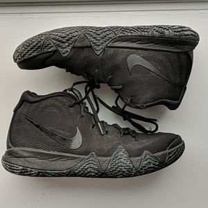 Nike Kyrie 4 black/black